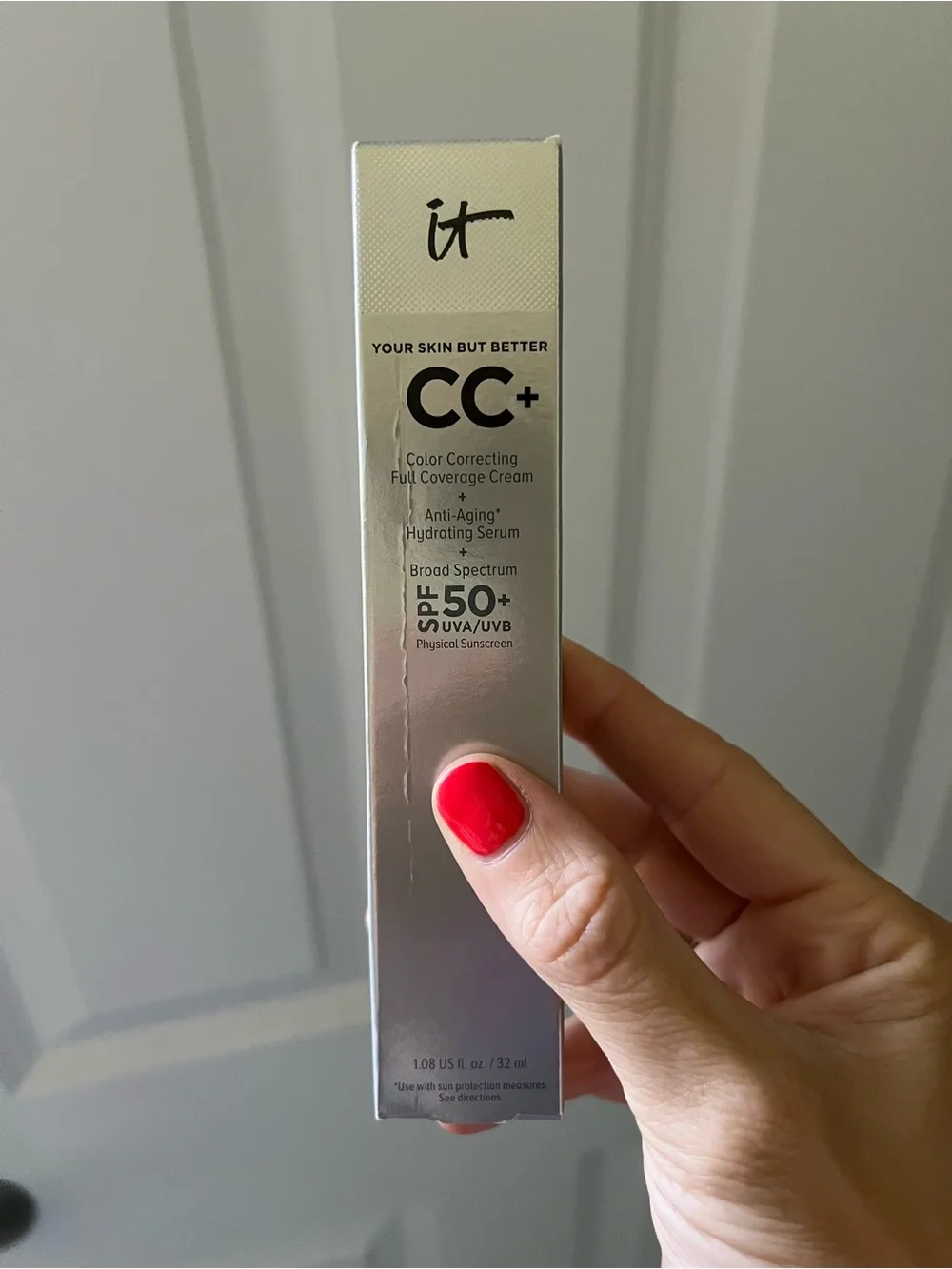 NEW IN BOX, it cosmetics CC+ Color Correcting Full Coverage Cream - light medium